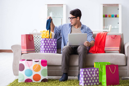 再见金钱，前往贫困村