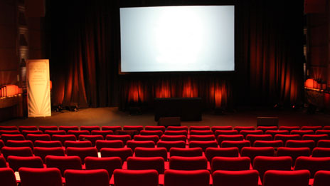 再见金钱，前往贫困村